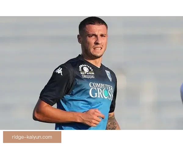 哈兰德荣膺PFA年度最佳球员，状态持续提升备受关注